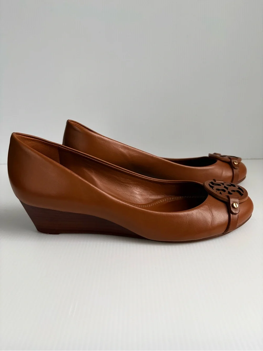 Tory Burch Mini Miller Wedge Pumps cognac color Size 9.5 M /EUC